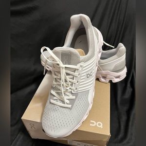 Cloudswift
US 10.5
EUR 42.5
UK 8.5
Glacier | White